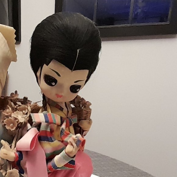 Vintage 1970's Pair of Bradley Asian Dolls on Lacquered Platform - Picture 3 of 11